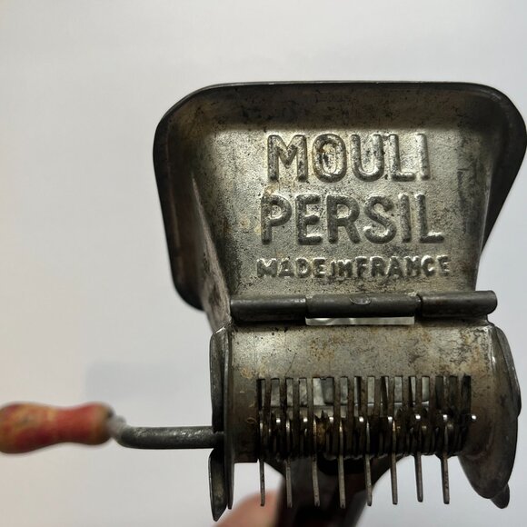 Vintage Kitchen Utensil / French Herb Mill / Mouli Persil Made in France - Picture 2 of 7